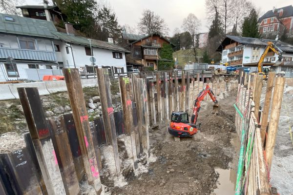 Aushubarbeiten für den Hochwasserkanal.