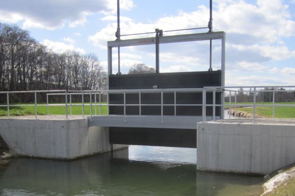 Das Wehr für den Waldner Mühlbach. Das Wehr für den Waldner Mühlbach.