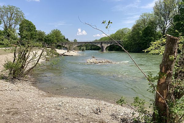 Die aufgeweitete Fläche in der Pechlerau dient der Naherholung, im Hochwasserfall aber auch als Rententionsfläche. Die aufgeweitete Fläche in der Pechlerau dient der Naherholung, im Hochwasserfall aber auch als Rentionsfläche.