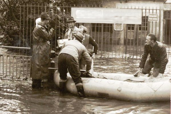 Aufnahme vom Hochwasser 1954. Aufnahme vom Hochwasser 1954.