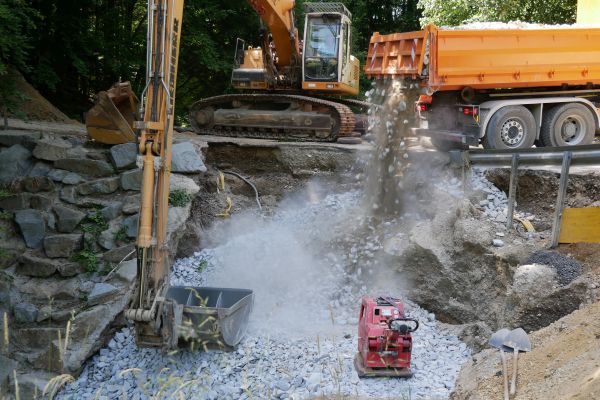 Erste Sofortmaßnahmen am Weitbach nach dem Hochwasser 2021. Erste Sofortmaßnahmen am Weitbach nach dem Hochwaser 2021.