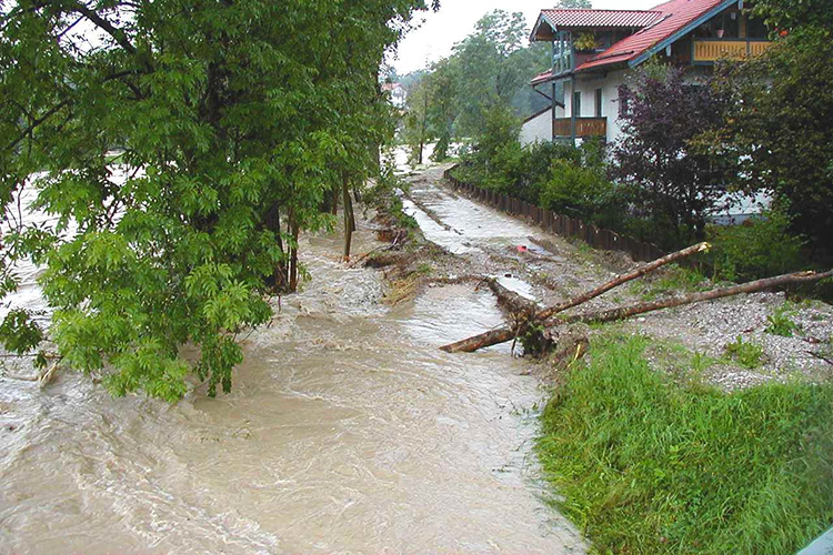 Straßen werden überflutet.