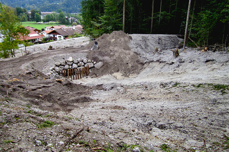 Am Grünstein in Schönau am Königssee gehen in zwei Runsen gewaltige Muren ab.