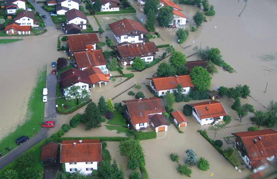 Unterwössen steht unter Wasser