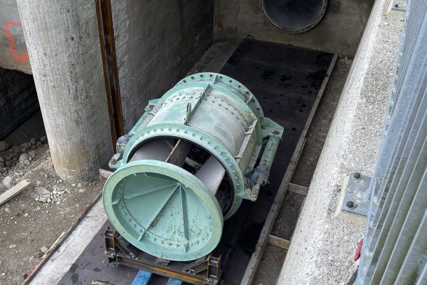 Beinahe 60 Jahre tat der alte Kegelstrahlschieber seinen Dienst. Nun ist er ausgebaut und wurde entsorgt.